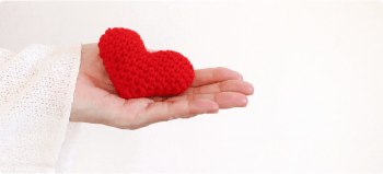 ハートを持つ手